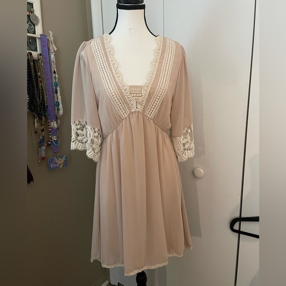 margo & sebastion Dresses & Skirts - Margo & Sebastian lace trim dress